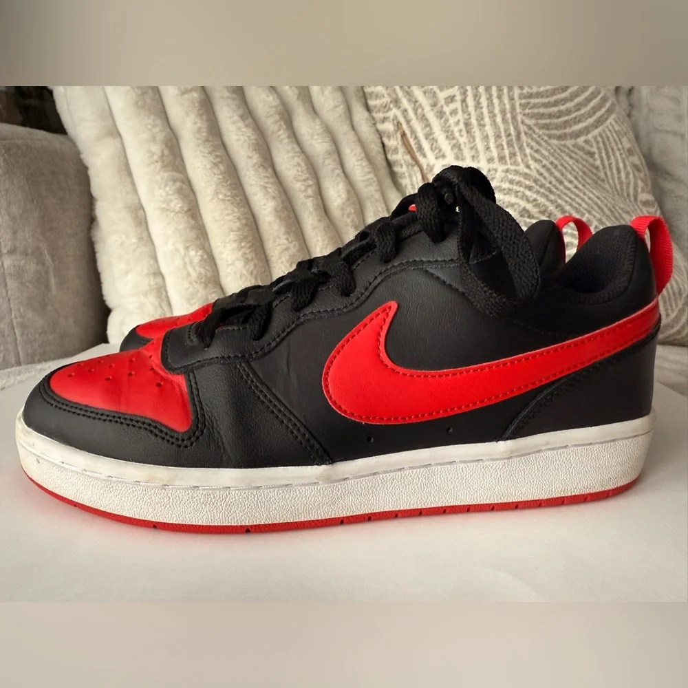 Nike court‎ borough low 2 Red and Black Sports Sneakers Kids Size 7Y